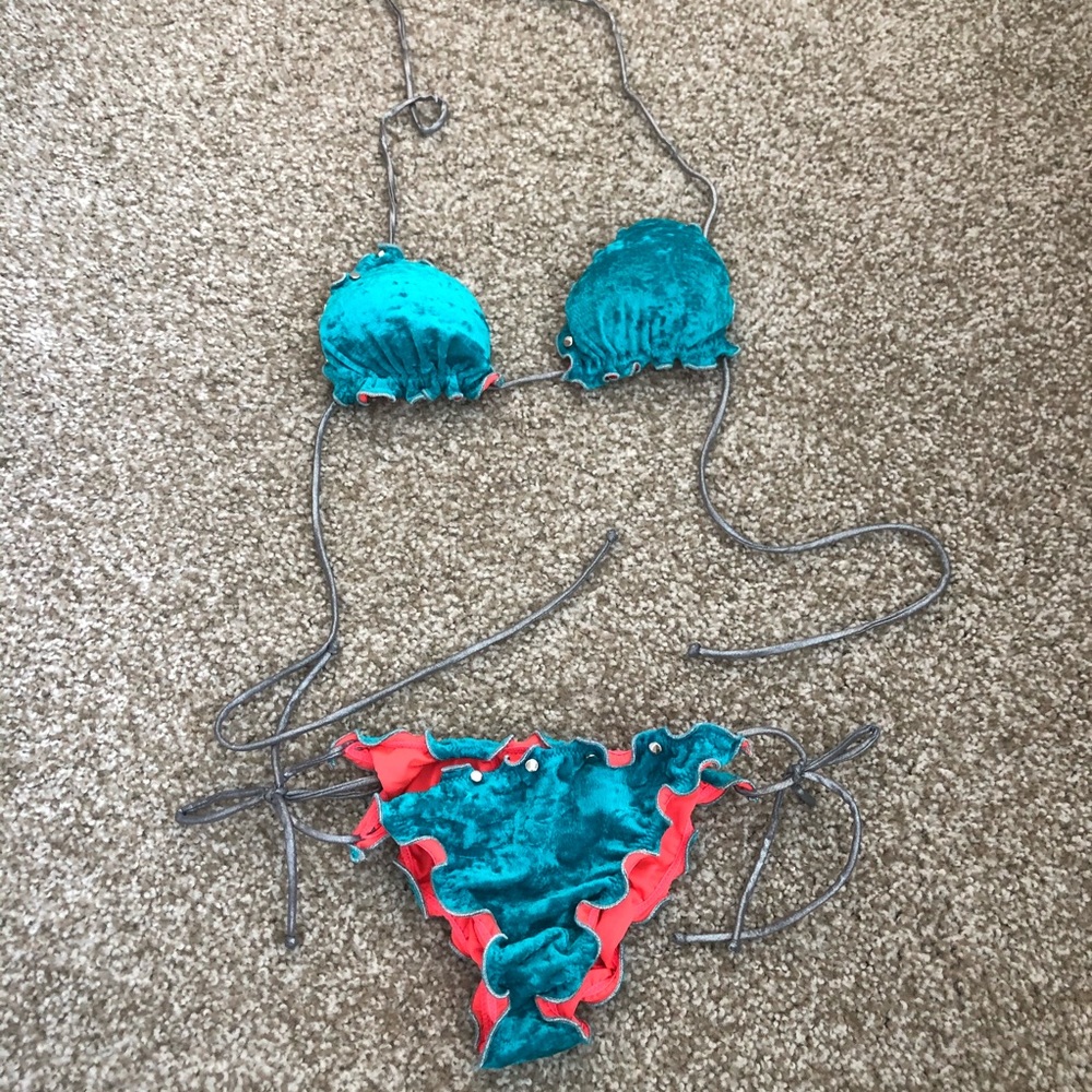 Turquoise bikini - Picture 4 of 10
